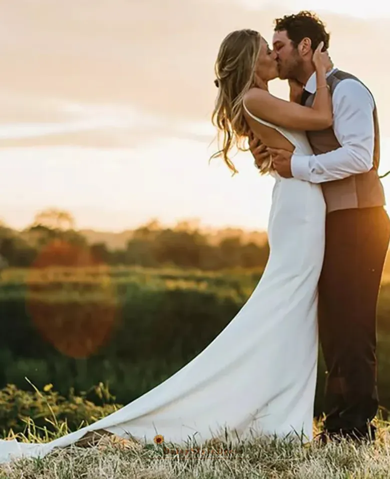 Sexy Backless Fitted Wedding Dress