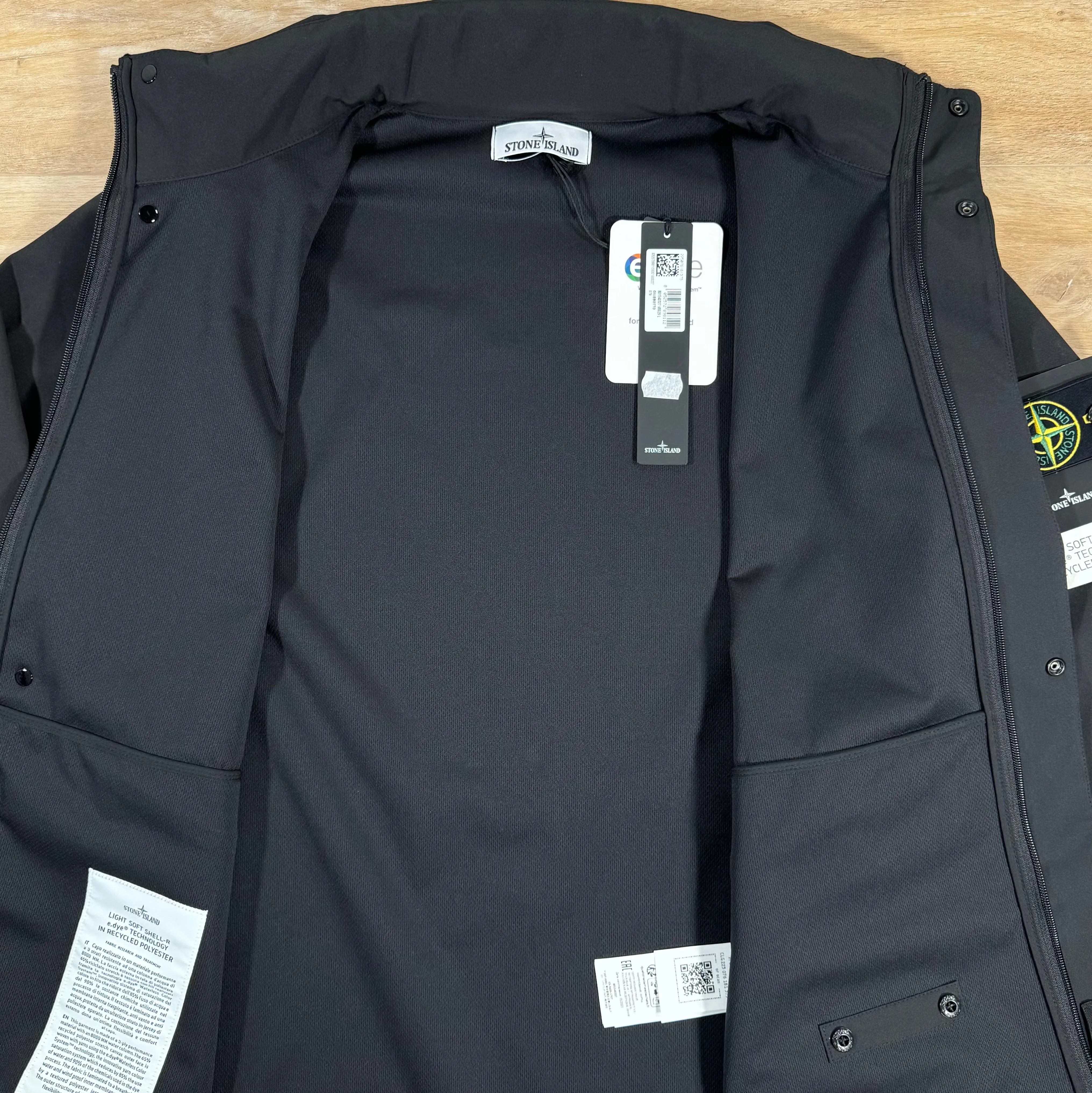 Stone Island Light Soft Shell-R Jacket in Black